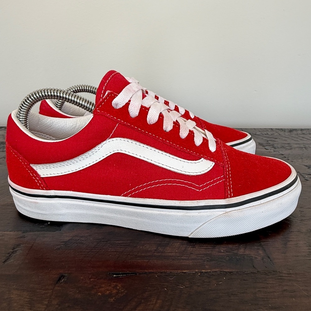 Vans Old Skool Low Top Sneaker in Racing Red Women's 7.5 / Men's 6 Suede Canvas - Picture 3 of 10